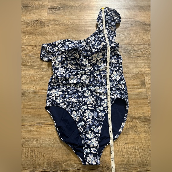Vineyard vines one shoulder blue floral swimsuit - Picture 9 of 11